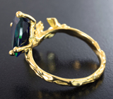 Золотое кольцо с ограненным черным опалом 1,73 карата, уральским изумрудом и бриллиантами
