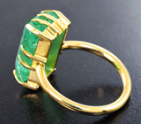 Золотое кольцо с крупным ярким уральским изумрудом огранки «сахарная голова» 7,12 карата Золото