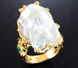 Золотое кольцо с жемчужиной барокко 23,52 карата, уральскими изумрудами и бриллиантами Золото
