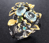 Серебряное кольцо с голубыми топазами и зелеными турмалинами Серебро 925