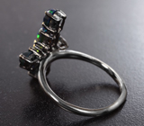 Серебряное кольцо с кристаллическими черными опалами и перидотом