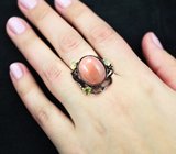 Серебряное кольцо с солнечным камнем и перидотами