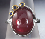 Серебряное кольцо с крупным рубином 13,73 карата и синими сапфирами Серебро 925