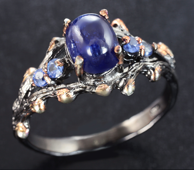 Серебряное кольцо с синими сапфирами 1,89 карата
