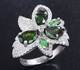 Эффектное серебряное кольцо с диопсидами и цаворитами Серебро 925