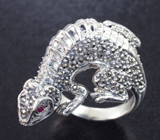 Скульптурное серебряное кольцо «Саламандра» с марказитами и рубинами