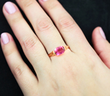 Золотое кольцо с неоново-розовым турмалином 1,29 карата Золото