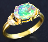 Золотое кольцо с ярчайшим ограненным эфиопским опалом 1,14 карата и бесцветными топазами Золото