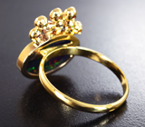 Золотое кольцо с черным опалом авторской огранки 2,32 карата, разноцветными сапфирами и цаворитами Золото