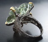 Серебряное кольцо с резным зеленым аметистом 23+ карат, голубыми топазами и родолитами Серебро 925