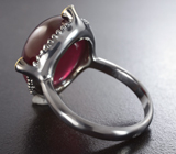Серебряное кольцо с рубином 23,09 карата и синими сапфирами