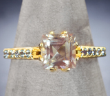 Золотое кольцо с орегонским солнечным камнем 1,52 карата и зелеными сапфирами Золото