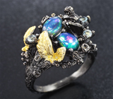 Серебряное кольцо с кристаллическими черными опалами и бесцветными топазами