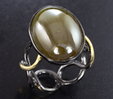 Серебряное кольцо с кабошоном золотистого сфена  Серебро 925