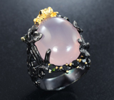 Серебряное кольцо с розовым кварцем 23+ карат, бесцветными топазами, турмалинами и синими сапфирами