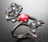 Серебряное кольцо со звездчатым рубином, синими сапфирами и топазами