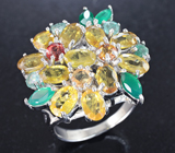 Эффектное серебряное кольцо с разноцветными сапфирами, изумрудами и хризопразом Серебро 925