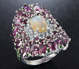 Шикарное серебряное кольцо с кристаллическим эфиопским опалом, родолитами гранатами, диопсидами и голубыми топазами Серебро 925