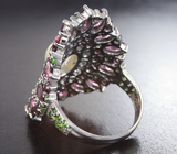Шикарное серебряное кольцо с кристаллическим эфиопским опалом, родолитами гранатами, диопсидами и голубыми топазами Серебро 925