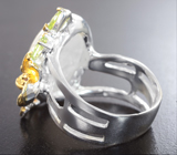 Серебряное кольцо с лунным камнем, перидотами и родолитами