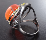 Серебряное кольцо с карнелианом и перидотами