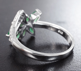 Элегантное серебряное кольцо с яркими изумрудами