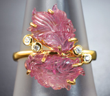 Золотое кольцо с резными розовыми турмалинами 4,22 карата и бесцветными цирконами Золото