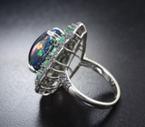 Серебряное кольцо с кристаллическим черным опалом 7,57 карата, изумрудами и синими сапфирами бриллиантовой огранки Серебро 925