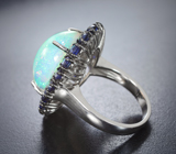 Серебряное кольцо с кристаллическим эфиопским опалом 11,07 карата и синими и голубыми сапфирами бриллиантовой огранки Серебро 925