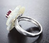 Серебряное кольцо с рубином и резным перламутром