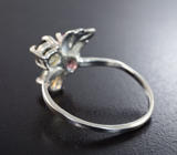 Серебряное кольцо с кристаллическим эфиопским опалом, зеленым и розовыми турмалинами