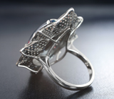 Серебряное кольцо с кристаллическим черным опалом 8,26 карата и разноцветными сапфирами бриллиантовой огранки Серебро 925