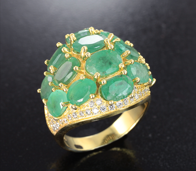 Превосходное серебряное кольцо с изумрудами