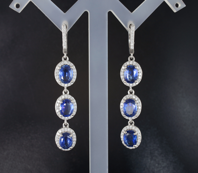 Великолепные серебряные серьги с васильковыми кианитами