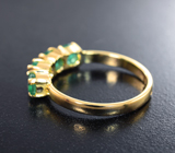 Золотое кольцо с яркими насыщенными уральскими изумрудами 1,04 карата