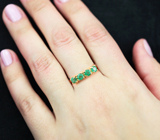 Золотое кольцо с яркими насыщенными уральскими изумрудами 1,04 карата Золото