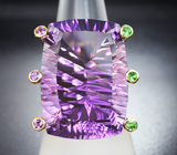 Золотое кольцо с огромным уругвайским аметистом лазерной огранки 40,15 карата и цаворитами Золото