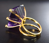 Золотое кольцо с огромным уругвайским аметистом лазерной огранки 40,15 карата и цаворитами Золото