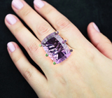 Золотое кольцо с огромным уругвайским аметистом лазерной огранки 40,15 карата и цаворитами Золото