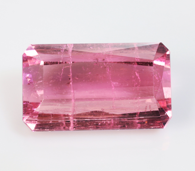 Насыщенно-розовый турмалин 8,69 карата