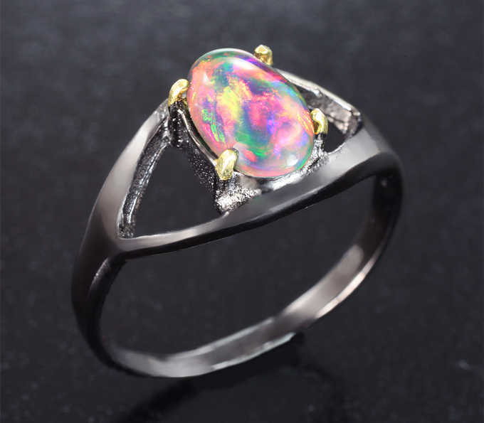 Серебряное кольцо с кристаллическим черным опалом