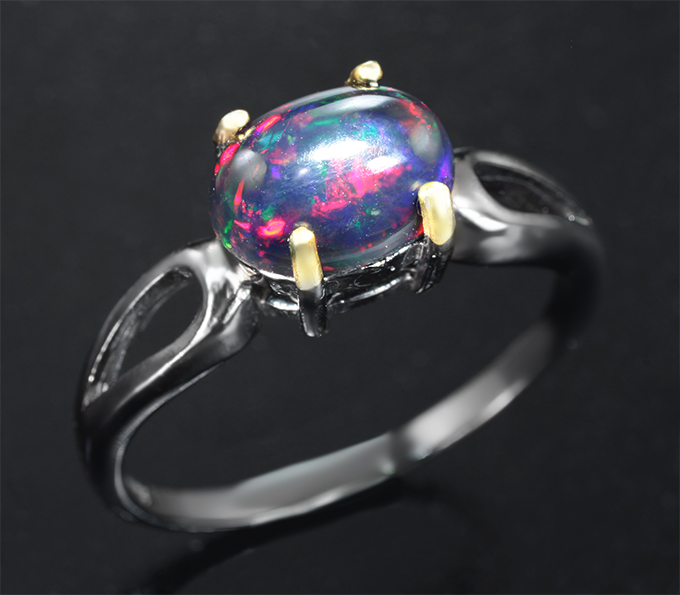 Серебряное кольцо с кристаллическим черным опалом