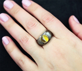Серебряное кольцо с желтым кварцем с эффектом кошачьего глаза и голубыми топазами