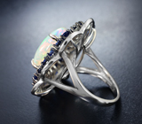 Серебряное кольцо с кристаллическим эфиопским опалом 6,26 карата, синими и васильковыми сапфирами бриллиантовой огранки Серебро 925