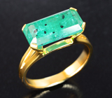 Золотое кольцо с уральским изумрудом редкого оттенка 3,53 карата Золото