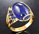 Золотое кольцо с крупным танзанитом 13,58, синими сапфирами и бриллиантами