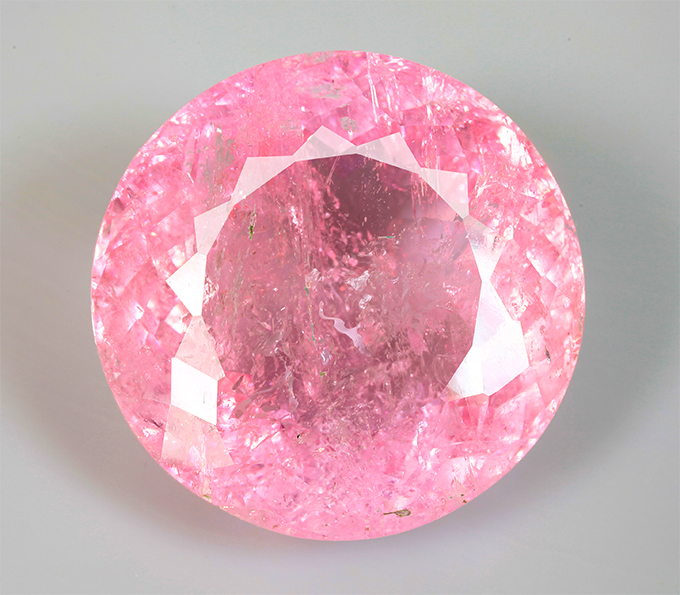 Редкий цвет! Крупный ярко-розовый морганит 67,26 карата