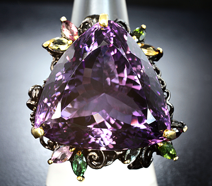Серебряное кольцо с аметистом 44,8 карата и разноцветными турмалинами 