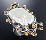 Серебряное кольцо с жемчужиной барокко 38,74 карата и разноцветными сапфирами