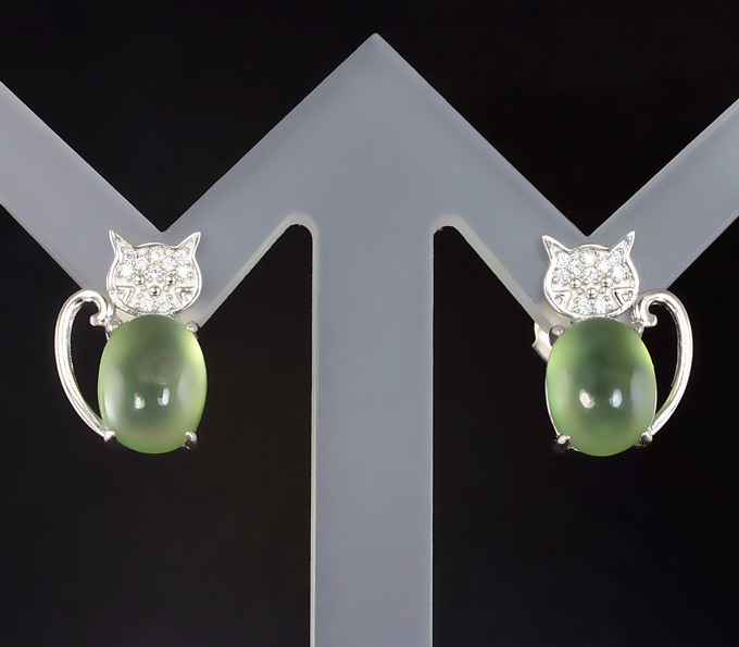 Прелестные серебряные пусеты с пренитом